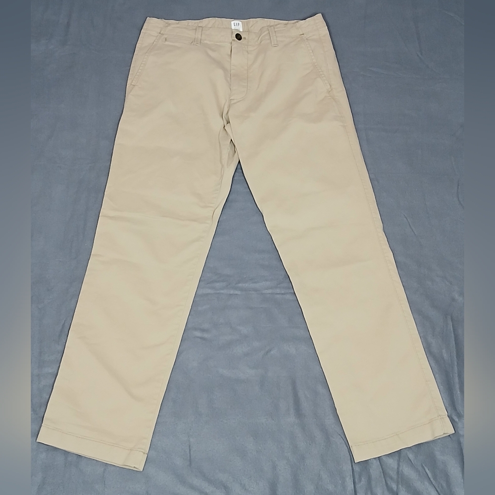 Gap Men's 32x32 Beige Khaki Straight Pants